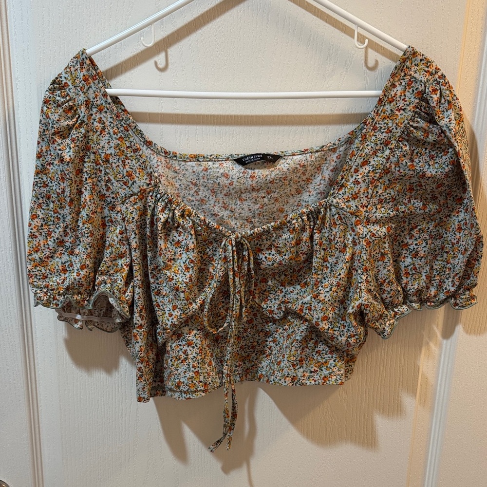 SHEIN Floral Print Puff Sleeve Crop Top